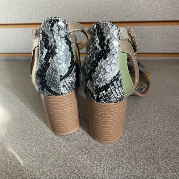 L'Artiste Spring Step Stacked Heel Ankle Strap Heels Sz US 8.5 Eur‎ 39 Snakeskin - Picture 4 of 8